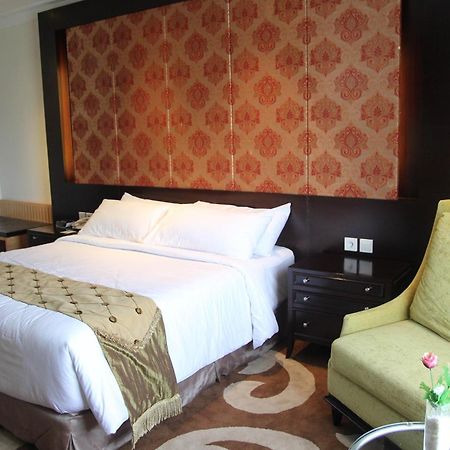 Premier Basko Hotel Паданг Екстериор снимка