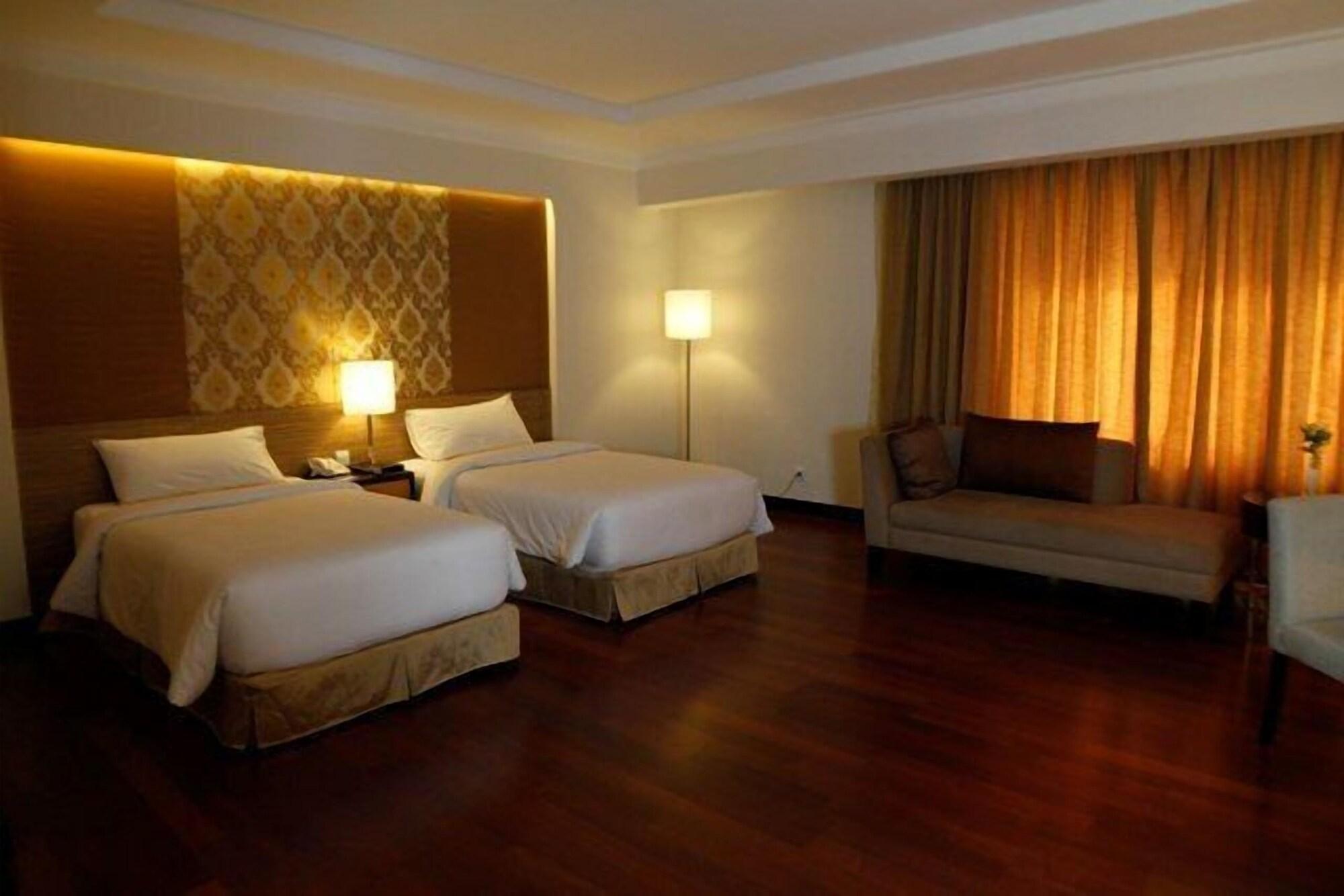 Premier Basko Hotel Паданг Екстериор снимка