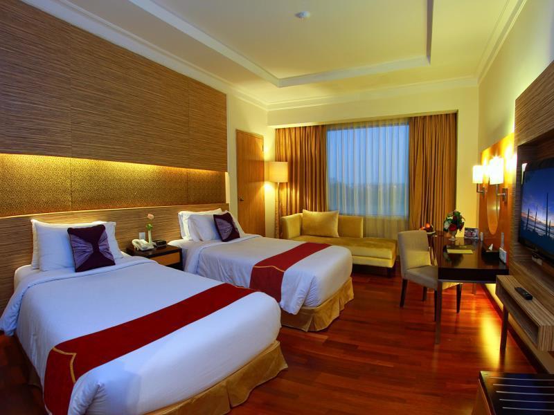 Premier Basko Hotel Паданг Екстериор снимка