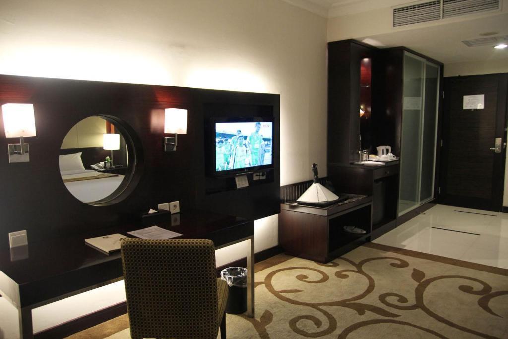 Premier Basko Hotel Паданг Стая снимка