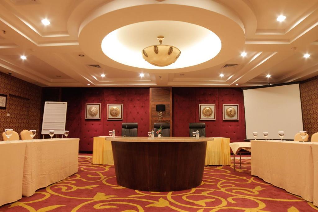 Premier Basko Hotel Паданг Екстериор снимка