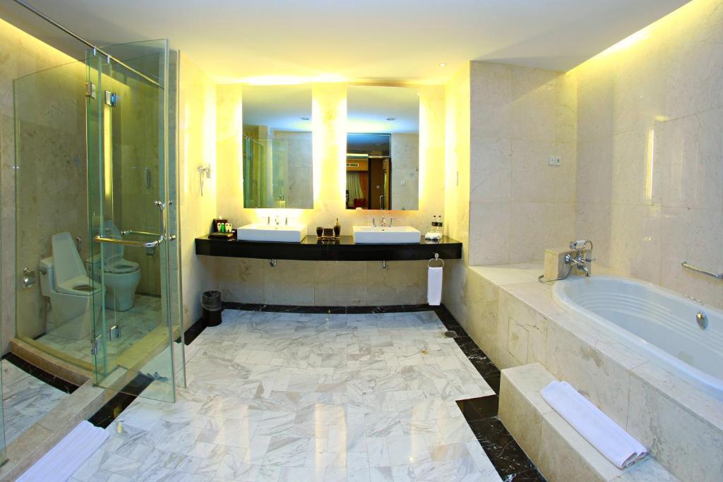Premier Basko Hotel Паданг Екстериор снимка