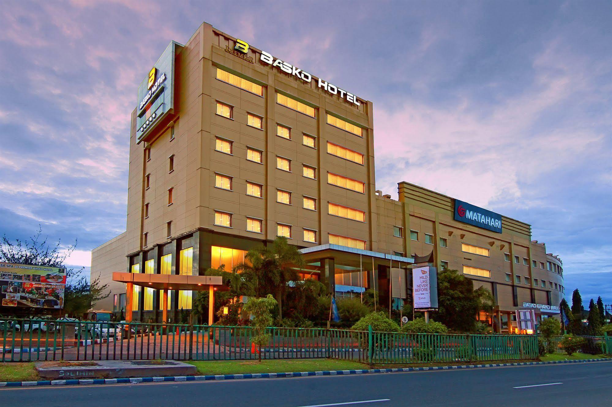 Premier Basko Hotel Паданг Екстериор снимка